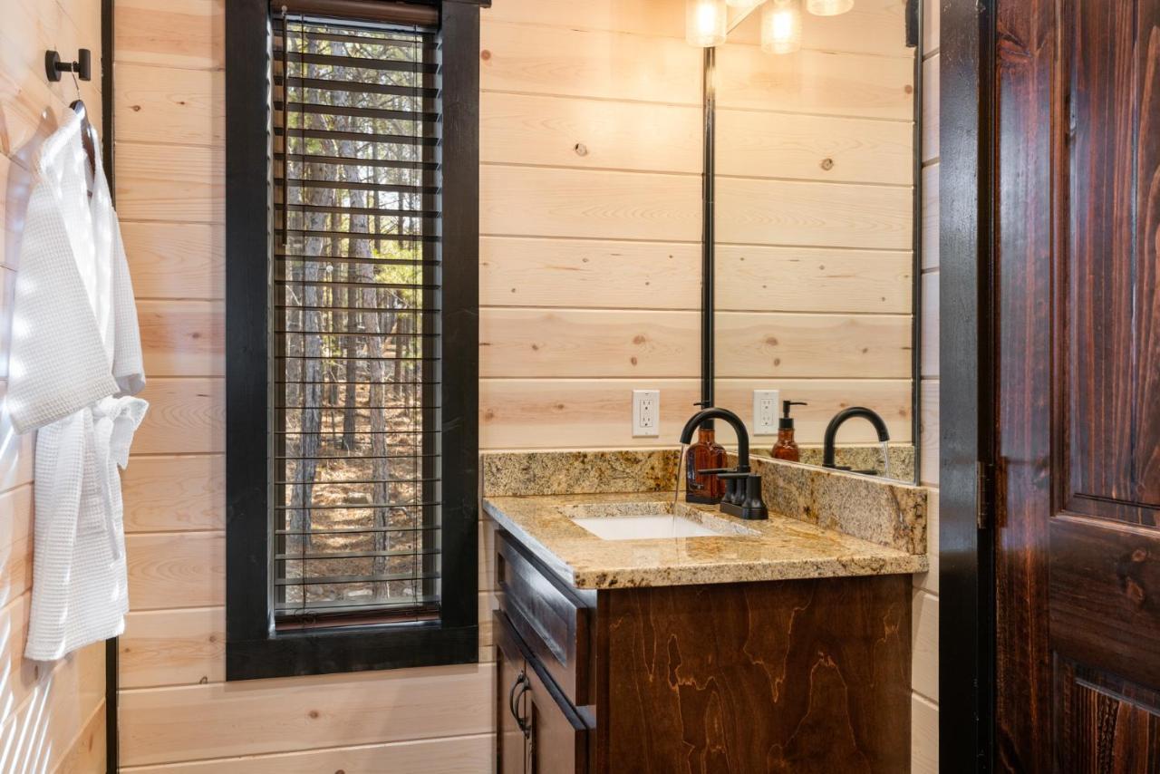 New Luxury Cabin, Hot Tub, Forest Views,Hotel Style Amenities Broken Bow Dış mekan fotoğraf